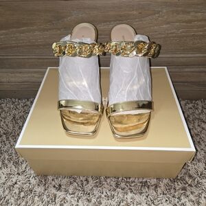 Michael Kors! Elegant Gold Heel With Gold Chain. Sexy And Sleek!